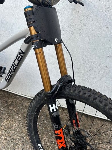 Saracen Myst Team DH Bike