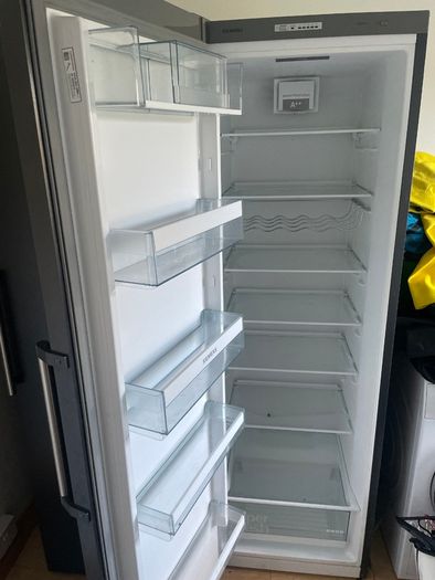 Siemens black freestanding fridge and freezer