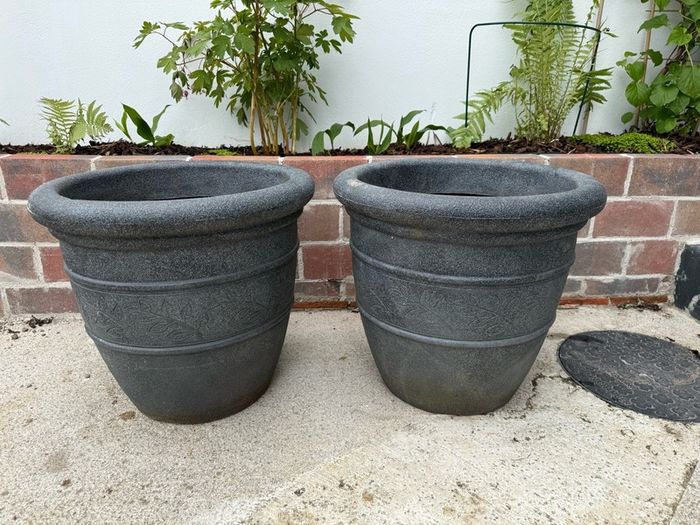 2 large plastic pots