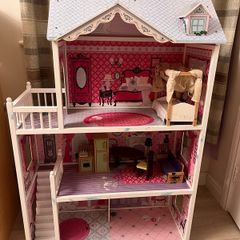 Barbie doll house