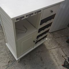 Kitchen cabinet