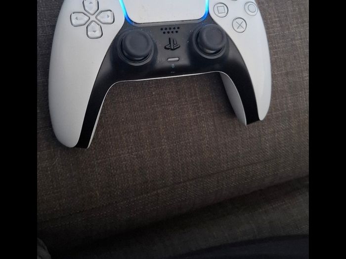 Playstation 5 controller white.