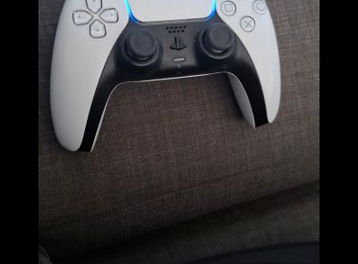 Playstation 5 controller white.