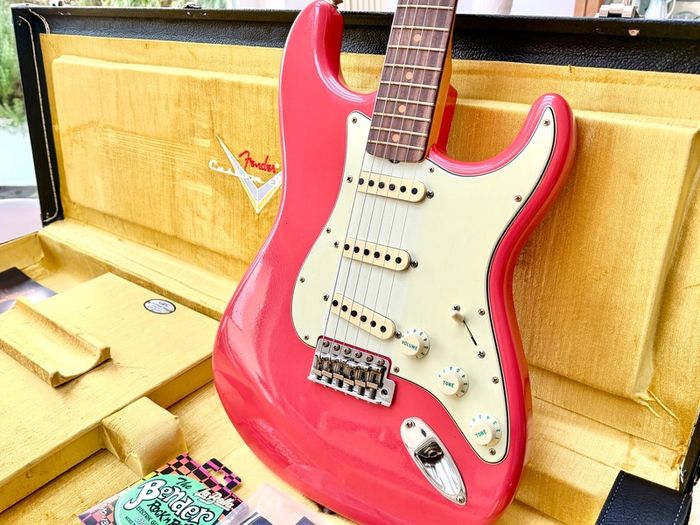 Fender Custom Shop '64 Stratocaster Journeyman, aged Fiesta red