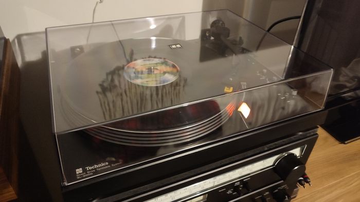 Class Technics SL-2000, full manual turntable. Legend brushless motor.