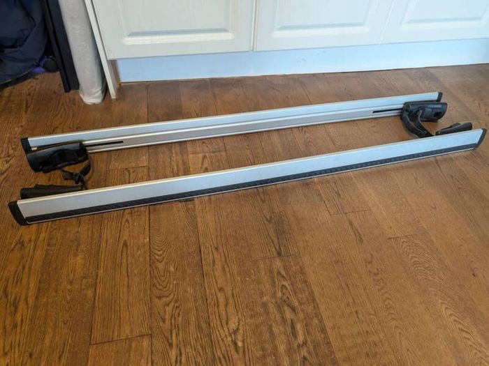 Thule Wingbar 135cm cross bars roofrack
