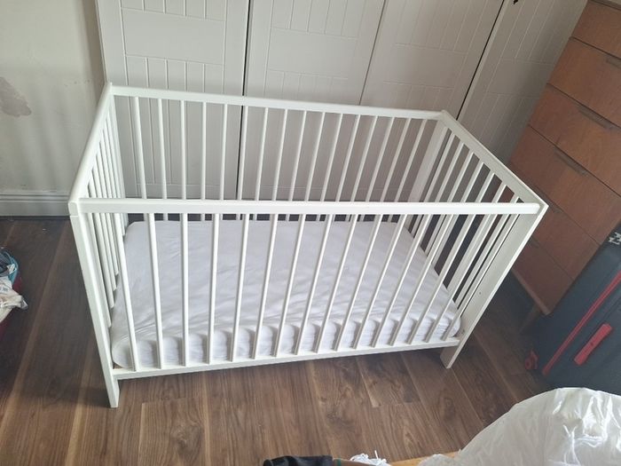 baby cot