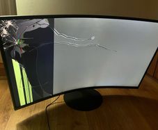 32'' Curved Monitor - Damaged Screen