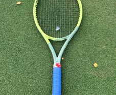 Head Extreme MP Tennis Racket