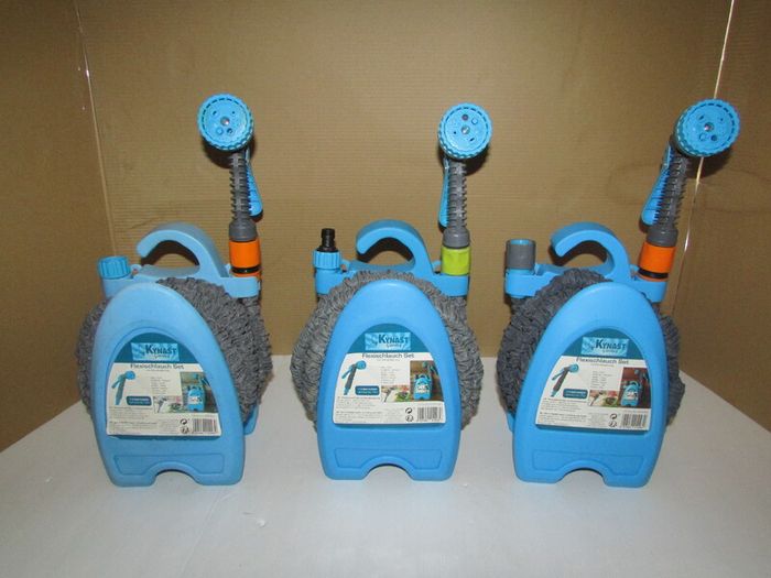 Flexible hose including wall holder
