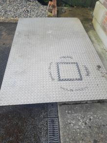 Stainless steel checker plate flooring