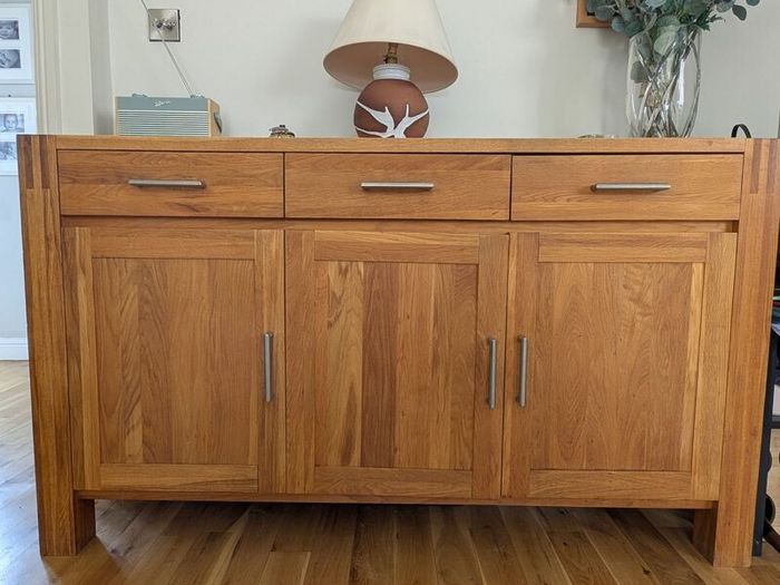 Solid Oak dining table, side board & chairs for 8