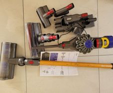 Dyson V8