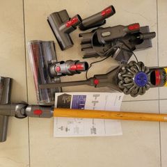 Dyson V8