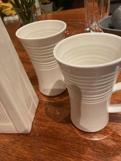 Belleek Living - 3 Pieces - 33 cm high vase and 2 Mugs ( as new )