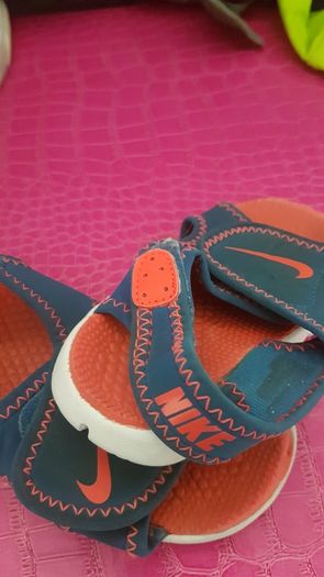 Kid baby todler Nike sandals size 2/3 total lenght about 15 cm