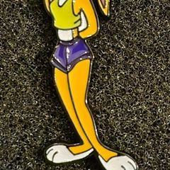 Lola bunny,   pin back badge.