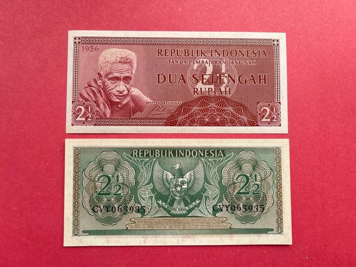 Indonesia 2 /1/2  Rupiah  1956.  ( uncirculated )