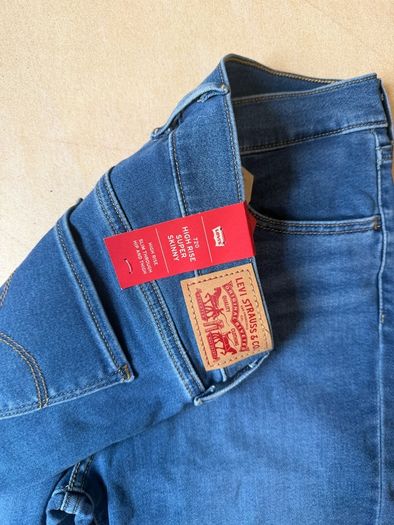 Levi's women's super skinny jeans BNTW W31 L30