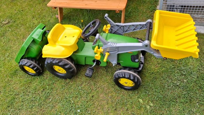 Kids John Deere pedal tractor