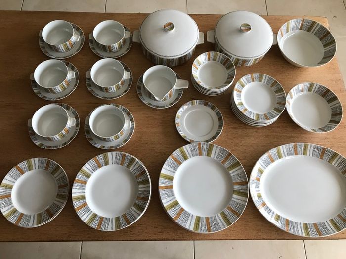 Vintage Retro Sienna Midwinter Plate