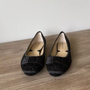 Ladies black satin pumps