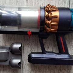 Dyson G5 main unit and docking station
