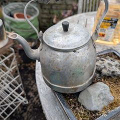 Garage Sale: Vintage Tea Pot