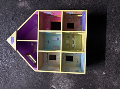 Peppa Pig wooden dolls house in good condition.
