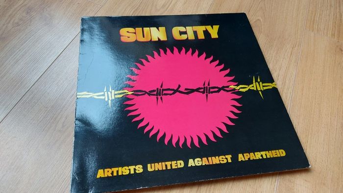 Varied batch of Vinyl records - all priced at 5 or 10 euro