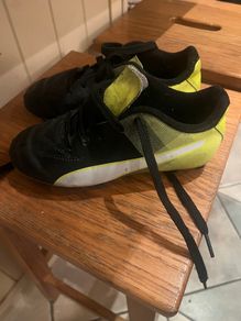 Kids puma football boots