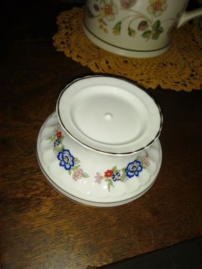 Porcelain candle holder +candle