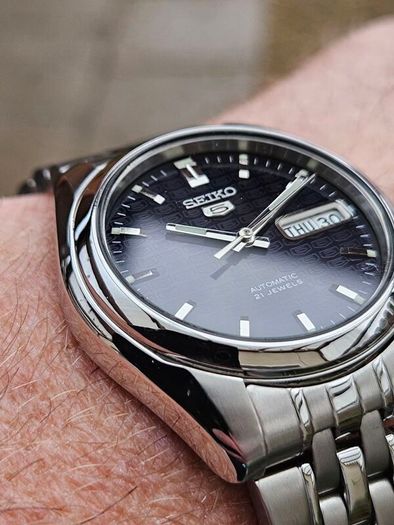 Watch Seiko 5 Automatic.