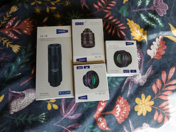 NEEWER 4 Lens Mobile Photography Kit in like new condition.