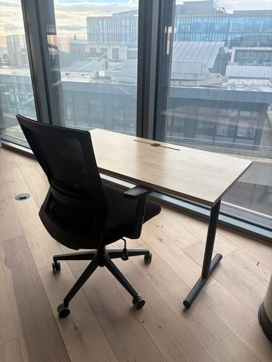 Desk & task chair