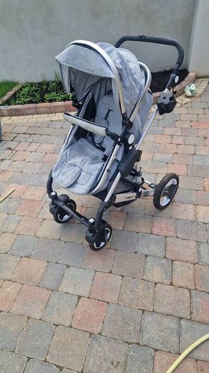 Pram 3 in 1 High quality. Perfect condition