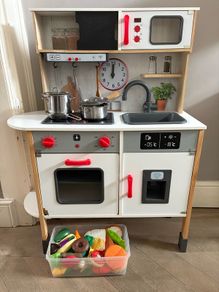 Toy kitchen