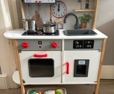 Toy kitchen