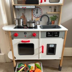 Toy kitchen