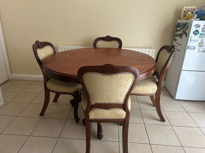 Victorian mahogany pedestal round dining set