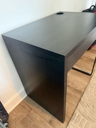 Black Desk