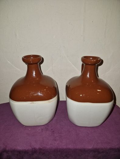 Vintage pair of brown & white jugs
