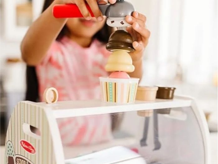 Melissa & Doug Wooden Ice Cream Counter