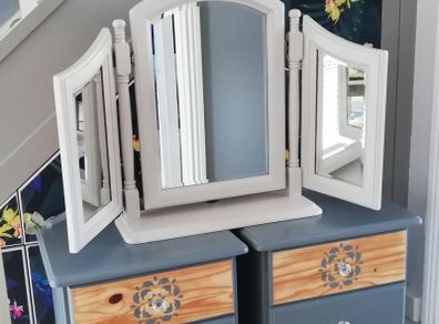 3 mirror dressing table  set with bevel edge adjustable mirrors