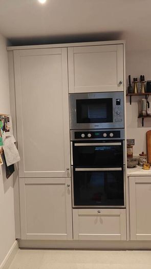 Gallagher Shaker Kitchen & Quartz-Effect Worktops