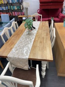 table and 6 chairs