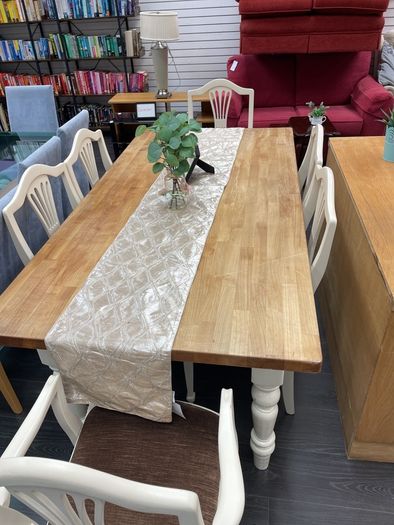 table and 6 chairs