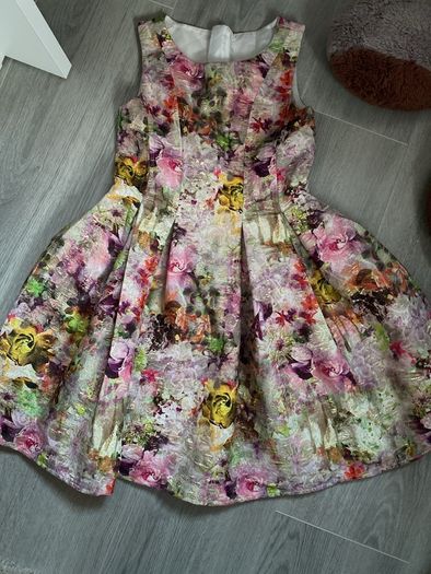 Dress for 6 years old like new