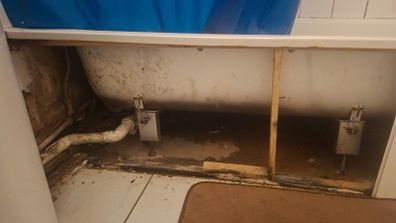 Handyman to put new tiles