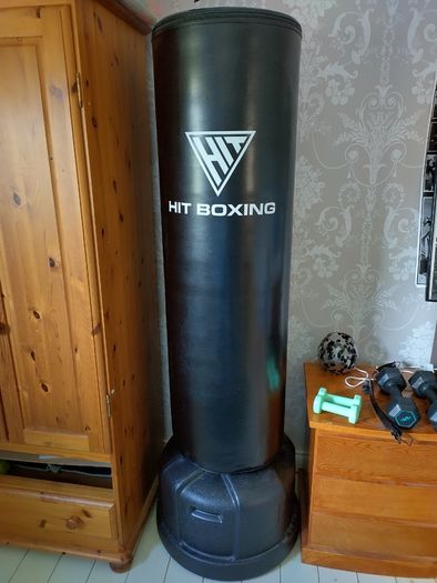 'Hit boxing' free standing punch bag and gloves